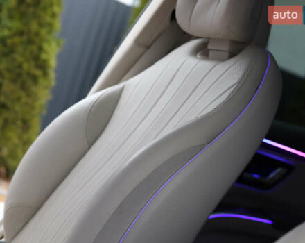 Белый Мерседес EQS SUV, объемом двигателя 0 л и пробегом 32 тыс. км за 56900 $, фото 83 на Automoto.ua