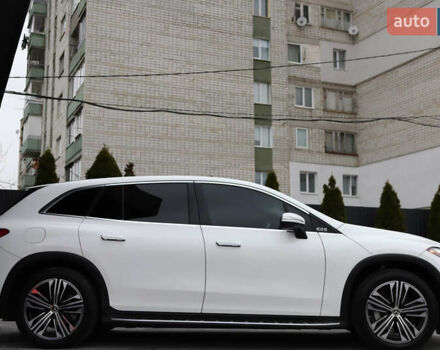 Белый Мерседес EQS SUV, объемом двигателя 0 л и пробегом 32 тыс. км за 56900 $, фото 43 на Automoto.ua