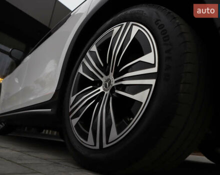 Белый Мерседес EQS SUV, объемом двигателя 0 л и пробегом 32 тыс. км за 56900 $, фото 62 на Automoto.ua