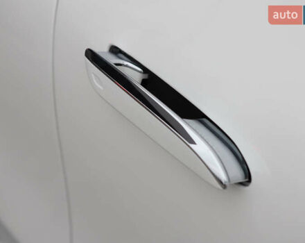 Белый Мерседес EQS SUV, объемом двигателя 0 л и пробегом 32 тыс. км за 56900 $, фото 12 на Automoto.ua