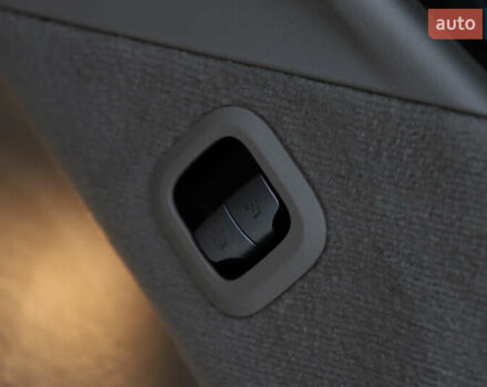 Белый Мерседес EQS SUV, объемом двигателя 0 л и пробегом 32 тыс. км за 56900 $, фото 58 на Automoto.ua