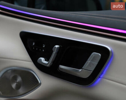 Белый Мерседес EQS SUV, объемом двигателя 0 л и пробегом 32 тыс. км за 56900 $, фото 123 на Automoto.ua