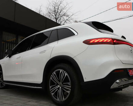 Белый Мерседес EQS SUV, объемом двигателя 0 л и пробегом 32 тыс. км за 56900 $, фото 64 на Automoto.ua