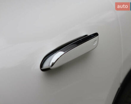 Белый Мерседес EQS SUV, объемом двигателя 0 л и пробегом 32 тыс. км за 56900 $, фото 13 на Automoto.ua