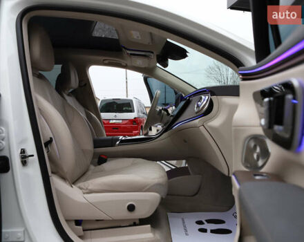 Белый Мерседес EQS SUV, объемом двигателя 0 л и пробегом 32 тыс. км за 56900 $, фото 98 на Automoto.ua