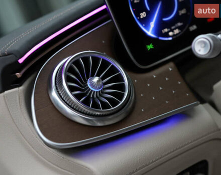 Белый Мерседес EQS SUV, объемом двигателя 0 л и пробегом 32 тыс. км за 56900 $, фото 122 на Automoto.ua