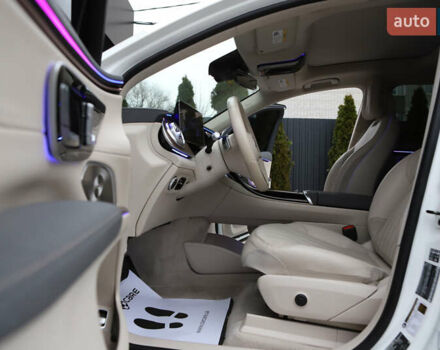 Белый Мерседес EQS SUV, объемом двигателя 0 л и пробегом 32 тыс. км за 56900 $, фото 75 на Automoto.ua