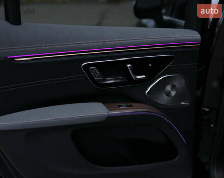 Чорний Мерседес EQS SUV, об'ємом двигуна 0 л та пробігом 72 тис. км за 66000 $, фото 20 на Automoto.ua