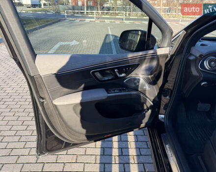Черный Мерседес EQS SUV, объемом двигателя 0 л и пробегом 49 тыс. км за 55000 $, фото 18 на Automoto.ua