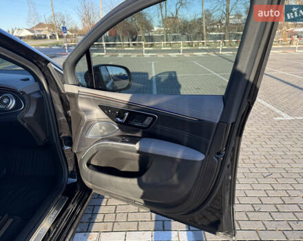 Черный Мерседес EQS SUV, объемом двигателя 0 л и пробегом 49 тыс. км за 55000 $, фото 13 на Automoto.ua