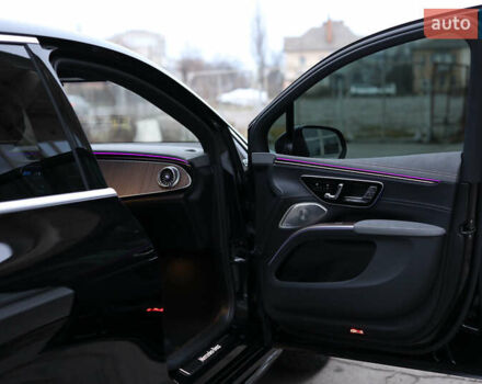 Чорний Мерседес EQS SUV, об'ємом двигуна 0 л та пробігом 72 тис. км за 66000 $, фото 32 на Automoto.ua