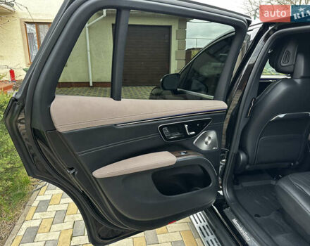 Чорний Мерседес EQS SUV, об'ємом двигуна 0 л та пробігом 2 тис. км за 75000 $, фото 38 на Automoto.ua