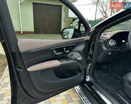 Чорний Мерседес EQS SUV, об'ємом двигуна 0 л та пробігом 2 тис. км за 75000 $, фото 35 на Automoto.ua