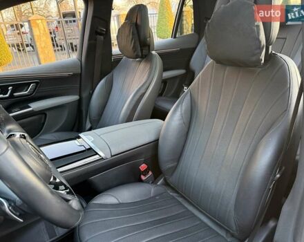 Сірий Мерседес EQS SUV, об'ємом двигуна 0 л та пробігом 27 тис. км за 58900 $, фото 23 на Automoto.ua