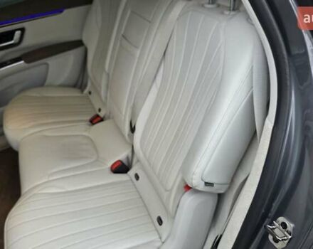 Серый Мерседес EQS SUV, объемом двигателя 0 л и пробегом 42 тыс. км за 59999 $, фото 58 на Automoto.ua