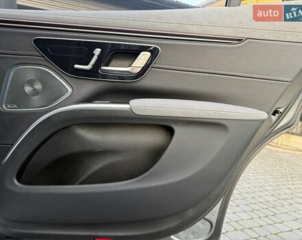Сірий Мерседес EQS SUV, об'ємом двигуна 0 л та пробігом 27 тис. км за 58900 $, фото 28 на Automoto.ua