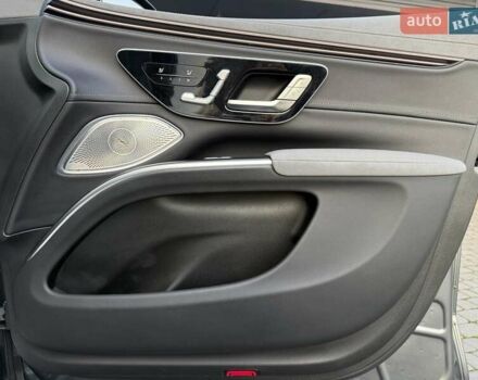 Сірий Мерседес EQS SUV, об'ємом двигуна 0 л та пробігом 27 тис. км за 58900 $, фото 27 на Automoto.ua