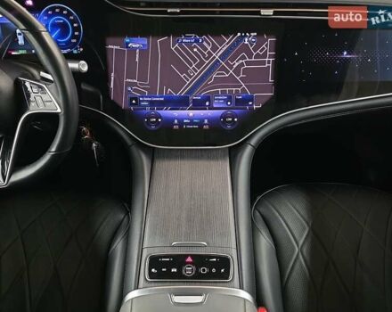 Серый Мерседес EQS SUV, объемом двигателя 0 л и пробегом 33 тыс. км за 82000 $, фото 7 на Automoto.ua