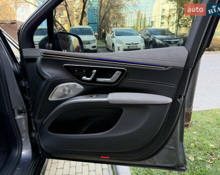 Серый Мерседес EQS SUV, объемом двигателя 0 л и пробегом 16 тыс. км за 85500 $, фото 25 на Automoto.ua