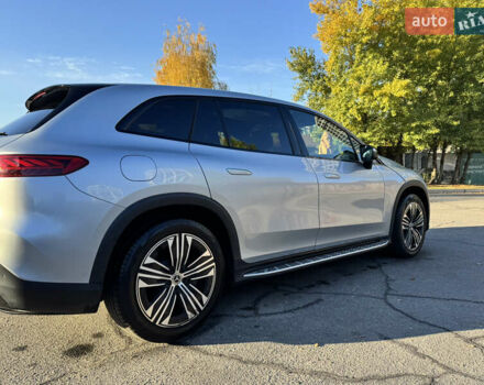 Серый Мерседес EQS SUV, объемом двигателя 0 л и пробегом 31 тыс. км за 72000 $, фото 13 на Automoto.ua