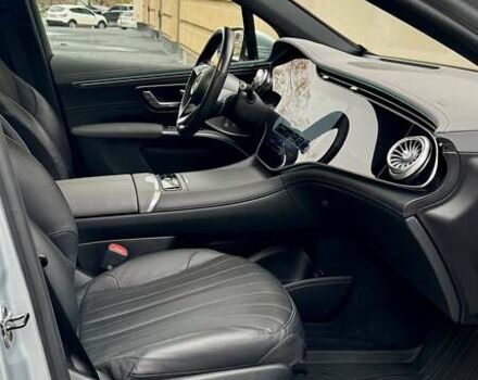 Серый Мерседес EQS SUV, объемом двигателя 0 л и пробегом 27 тыс. км за 78000 $, фото 4 на Automoto.ua