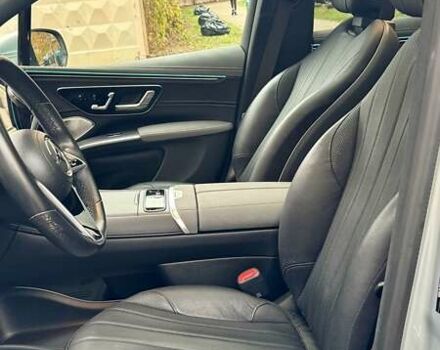 Серый Мерседес EQS SUV, объемом двигателя 0 л и пробегом 27 тыс. км за 78000 $, фото 6 на Automoto.ua