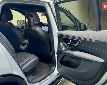 Серый Мерседес EQS SUV, объемом двигателя 0 л и пробегом 27 тыс. км за 78000 $, фото 2 на Automoto.ua
