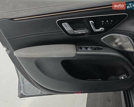Серый Мерседес EQS SUV, объемом двигателя 0 л и пробегом 33 тыс. км за 82000 $, фото 12 на Automoto.ua