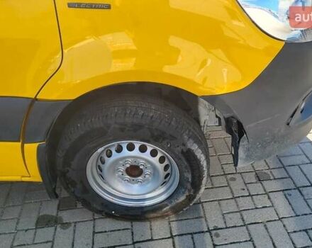 Желтый Мерседес eSprinter, объемом двигателя 0 л и пробегом 14 тыс. км за 15500 $, фото 3 на Automoto.ua