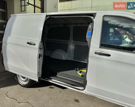 Білий Мерседес eVito, об'ємом двигуна 0 л та пробігом 44 тис. км за 16999 $, фото 27 на Automoto.ua