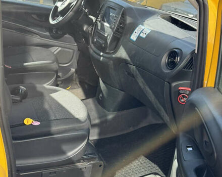 Жовтий Мерседес eVito, об'ємом двигуна 0 л та пробігом 49 тис. км за 13999 $, фото 9 на Automoto.ua