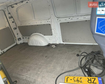 Желтый Мерседес eVito, объемом двигателя 0 л и пробегом 67 тыс. км за 12999 $, фото 6 на Automoto.ua