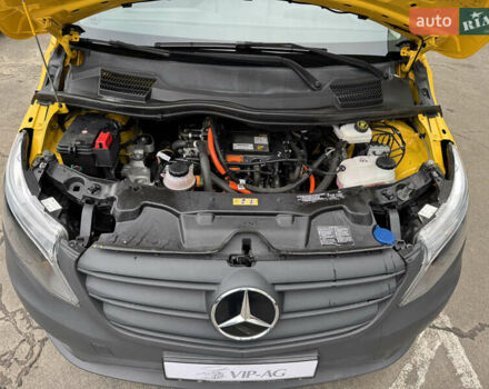 Жовтий Мерседес eVito, об'ємом двигуна 0 л та пробігом 77 тис. км за 16300 $, фото 35 на Automoto.ua
