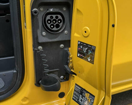 Жовтий Мерседес eVito, об'ємом двигуна 0 л та пробігом 77 тис. км за 16300 $, фото 24 на Automoto.ua