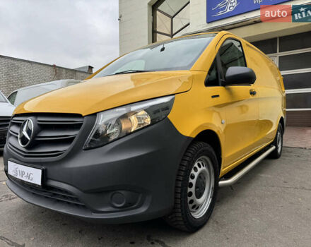 Жовтий Мерседес eVito, об'ємом двигуна 0 л та пробігом 77 тис. км за 16300 $, фото 2 на Automoto.ua
