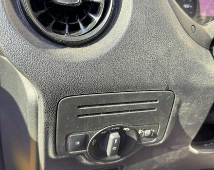 Жовтий Мерседес eVito, об'ємом двигуна 0 л та пробігом 49 тис. км за 13999 $, фото 8 на Automoto.ua