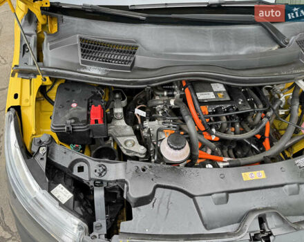 Жовтий Мерседес eVito, об'ємом двигуна 0 л та пробігом 77 тис. км за 16300 $, фото 37 на Automoto.ua