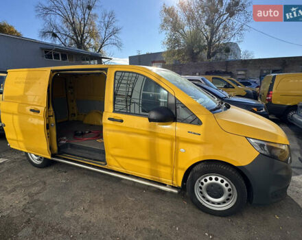Жовтий Мерседес eVito, об'ємом двигуна 0 л та пробігом 49 тис. км за 13999 $, фото 11 на Automoto.ua