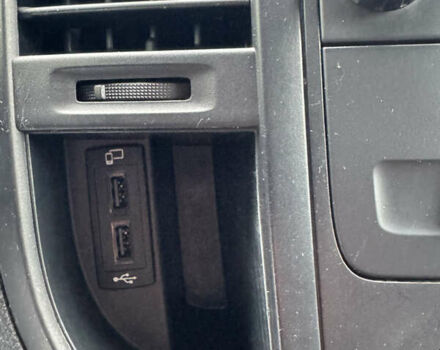 Жовтий Мерседес eVito, об'ємом двигуна 0 л та пробігом 77 тис. км за 16300 $, фото 17 на Automoto.ua