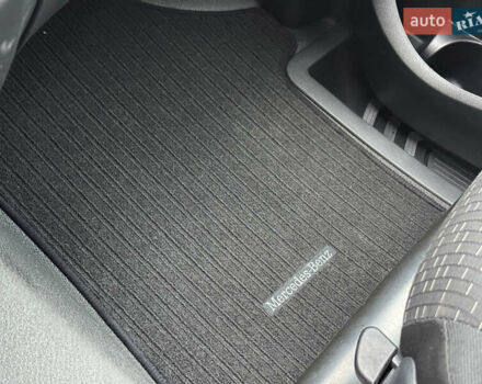 Желтый Мерседес eVito, объемом двигателя 0 л и пробегом 95 тыс. км за 18999 $, фото 24 на Automoto.ua