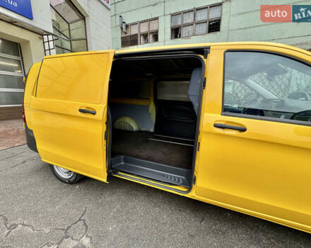 Желтый Мерседес eVito, объемом двигателя 0 л и пробегом 95 тыс. км за 18999 $, фото 30 на Automoto.ua