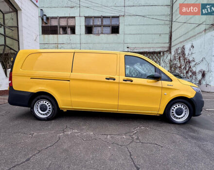 Желтый Мерседес eVito, объемом двигателя 0 л и пробегом 95 тыс. км за 18999 $, фото 4 на Automoto.ua