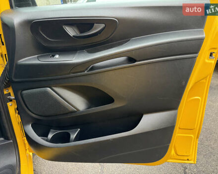 Желтый Мерседес eVito, объемом двигателя 0 л и пробегом 95 тыс. км за 18999 $, фото 26 на Automoto.ua