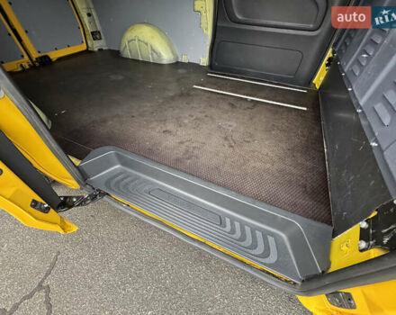 Желтый Мерседес eVito, объемом двигателя 0 л и пробегом 95 тыс. км за 18999 $, фото 33 на Automoto.ua