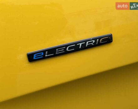 Желтый Мерседес eVito, объемом двигателя 0 л и пробегом 95 тыс. км за 18999 $, фото 39 на Automoto.ua