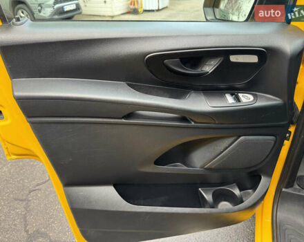 Желтый Мерседес eVito, объемом двигателя 0 л и пробегом 95 тыс. км за 18999 $, фото 14 на Automoto.ua