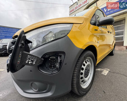 Желтый Мерседес eVito, объемом двигателя 0 л и пробегом 95 тыс. км за 18999 $, фото 36 на Automoto.ua