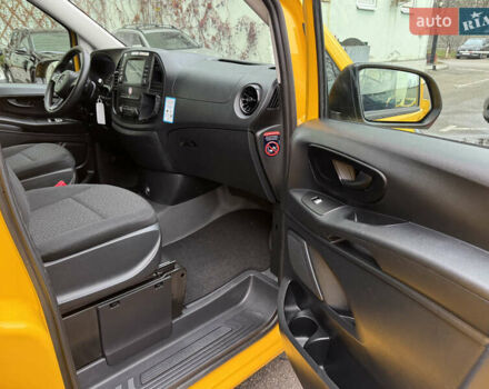 Желтый Мерседес eVito, объемом двигателя 0 л и пробегом 95 тыс. км за 18999 $, фото 25 на Automoto.ua