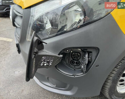 Желтый Мерседес eVito, объемом двигателя 0 л и пробегом 95 тыс. км за 18999 $, фото 37 на Automoto.ua