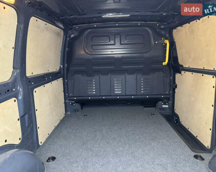 Сірий Мерседес eVito, об'ємом двигуна 0 л та пробігом 32 тис. км за 16500 $, фото 34 на Automoto.ua